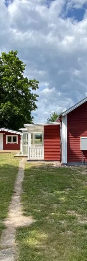 Charmig, nyrenoverat och fullt utrustad stuga. Anpassad för hundar, nära till naturen och havet. Gångavstånd till golfbana.，位于卡尔马的酒店