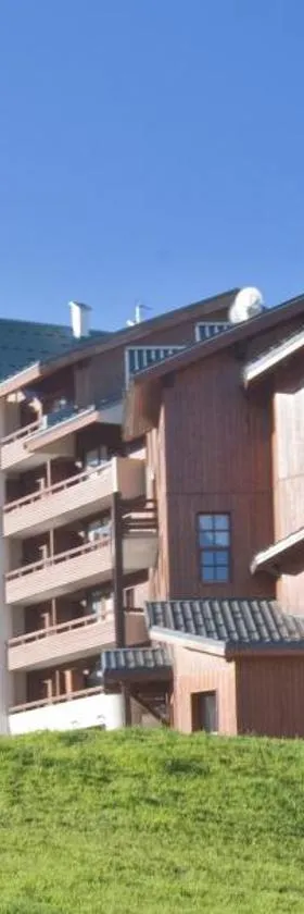 节日夫人高山牧场小屋酒店，位于拉普拉涅的酒店