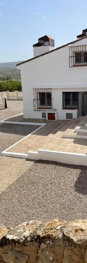 DJM Palms - Shared Casa Rural - Casa Rural Compartida - No es una casa privada，位于Ayora的酒店