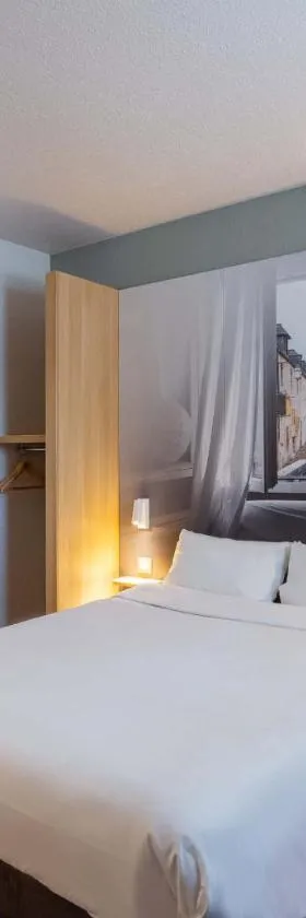 B&B HOTEL CHARTRES Le Forum，位于沙特尔的酒店