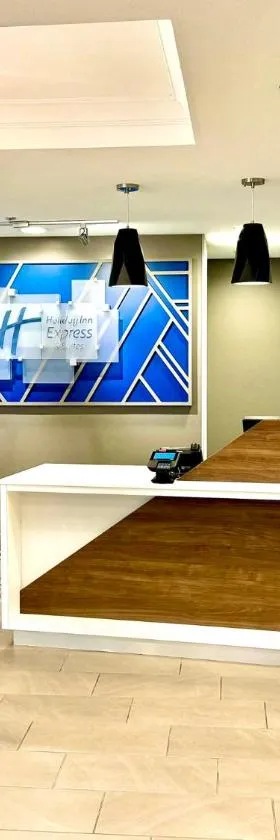 Holiday Inn Express & Suites Dewitt - Syracuse by IHG，位于东叙拉古的酒店