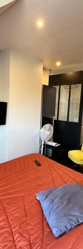 Chambre chez Alain et Armelle，位于Avoine的酒店