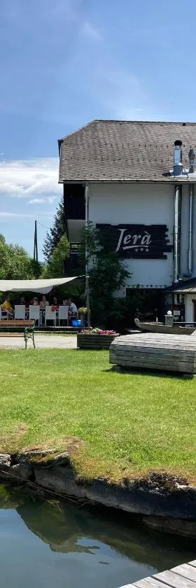Jerà am Furtnerteich Hotel-Ristorante&Relax，位于马里亚霍夫的酒店
