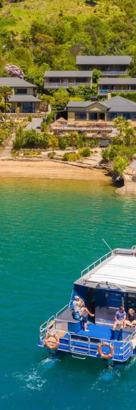 Lochmara Lodge - 20mins by boat from Picton，位于Lochmara Bay的酒店