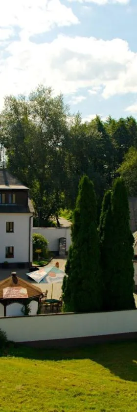 Hotel a Hostinec Tálský mlýn，位于达那撒扎乌的酒店
