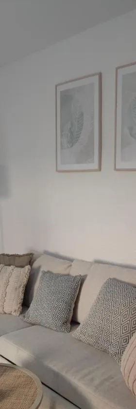 Feel Welcome Barcelona 10，位于科尔内拉德罗布雷加特的酒店