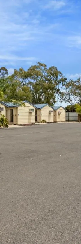 Costello Hotels - Moonta Bay Cabins，位于Port Moonta的酒店
