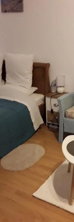 公寓酒店，位于马洛塞讷的酒店
