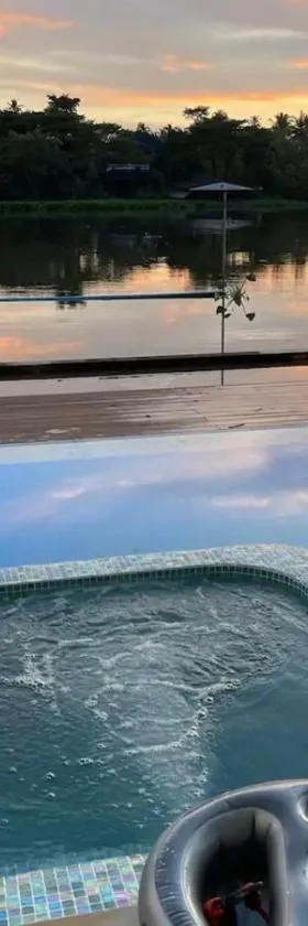 Banbangei Riverside Poolvilla，位于Ban Bang Rathuk的酒店