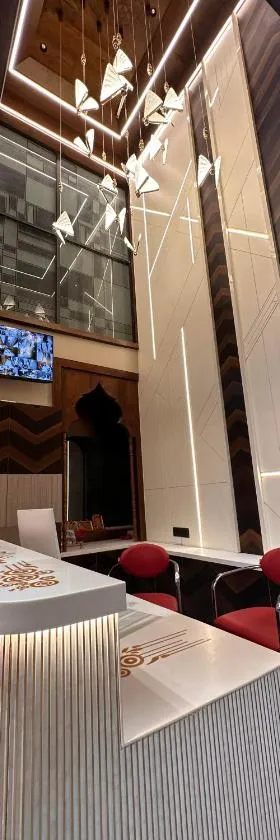 V HOTEL，位于Brahmapur的酒店