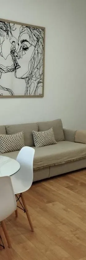 APARTAMENTO TURISTICO LEO BAENA，位于拜纳的酒店