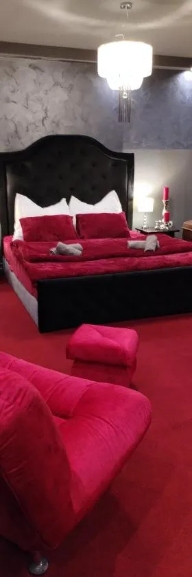 Skitnica Red door，位于科普里夫尼察的酒店