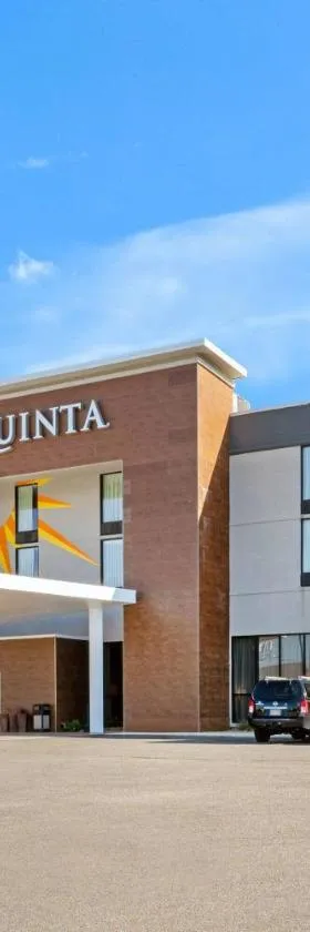 La Quinta by Wyndham Columbus MS，位于哥伦布的酒店