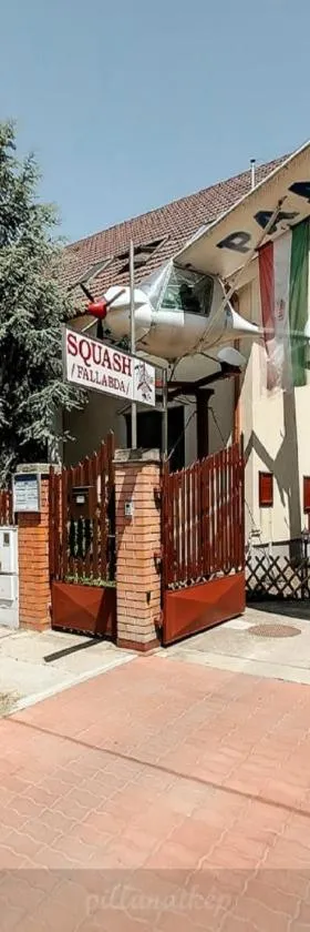 皮洛塔旅馆，位于塞格德的酒店