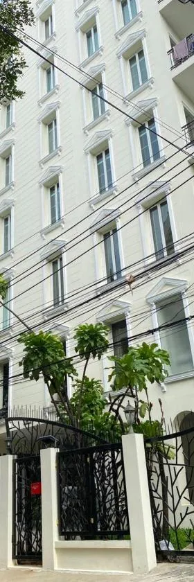 Chez Moi Bangkok Private Executive Residence Sukhumvit 26，位于Khlong Toei的酒店