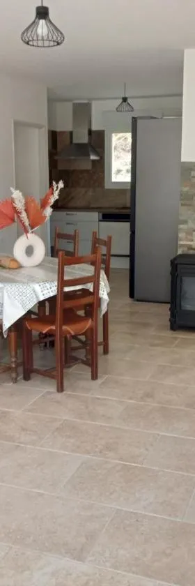 Maison calme，位于La Bastide-Puylaurent的酒店