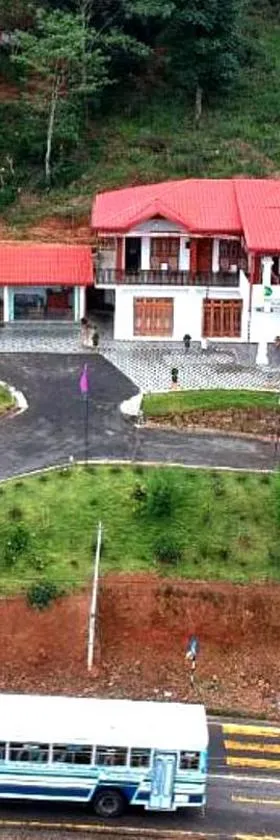 Nature First Hotel，位于努沃勒埃利耶的酒店