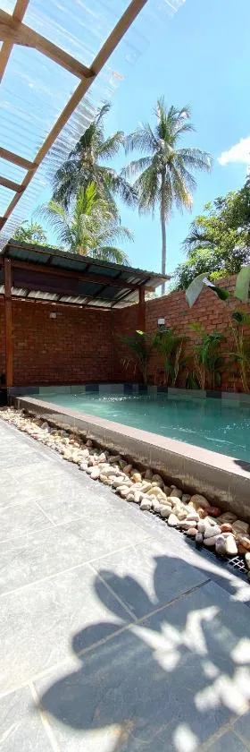 Kutum's Wooden House - Private Pool, Breakfast & Cafe，位于Huma的酒店