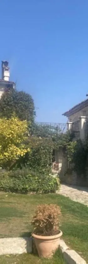 Agréable chambre d'hôtes avec vue sur les collines，位于卢河畔拉科尔的酒店
