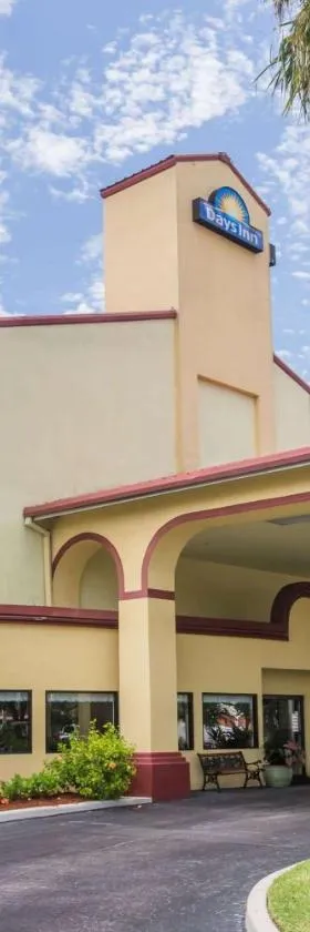 Days Inn by Wyndham Sarasota I-75，位于萨拉索塔的酒店