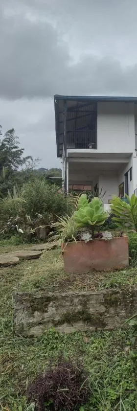 Finca exclusividad familiar o grupo de amigos capacidad hasta 12 personas calles en placa huella, caminata ecológica，位于Albán的酒店