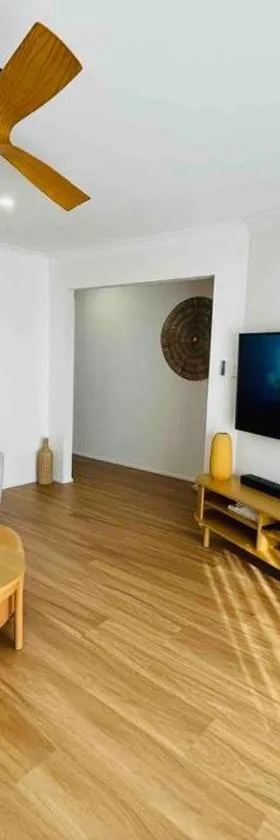 Tide 'n' Seek: Family Beach House with Games Room，位于文森提亚的酒店