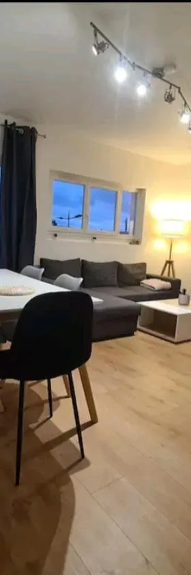 Duplex familial proche gare et hyper centre ville，位于Villepreux的酒店
