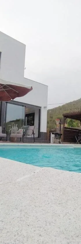 Villa Franz House Casa Principal，位于卡涅利亚斯的酒店
