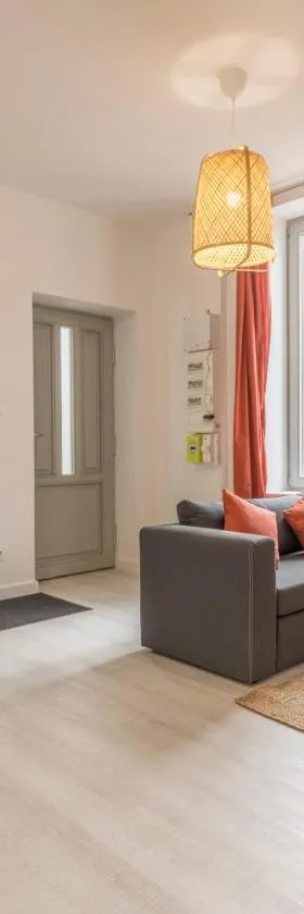 LE CORAIL - 1 chambre, idéal couple, parking, 10min Canal du Midi，位于卡斯特尔萨拉桑的酒店