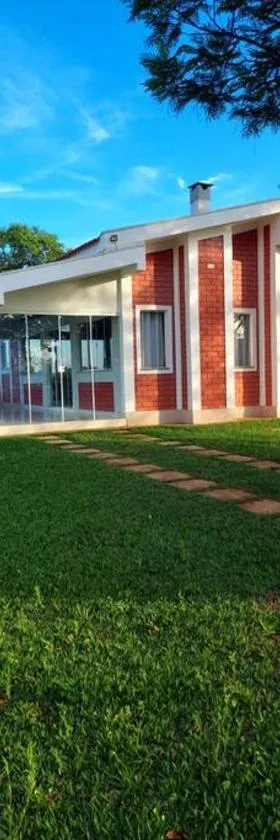 Riviera de Santa Cristina III, piscina e represa, tijolinho vermelho，位于Itaí的酒店
