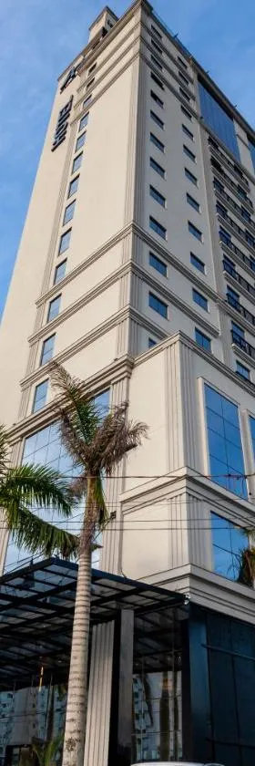 Tri Hotel Premium Itapema，位于伊塔佩马的酒店