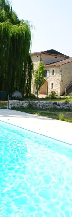 Les Foucauds，位于Saint-Quentin-de-Caplong的酒店