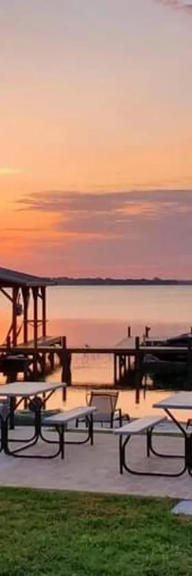Camp St. Cabanas Unit 2 on Lake Dora，位于塔瓦雷斯的酒店