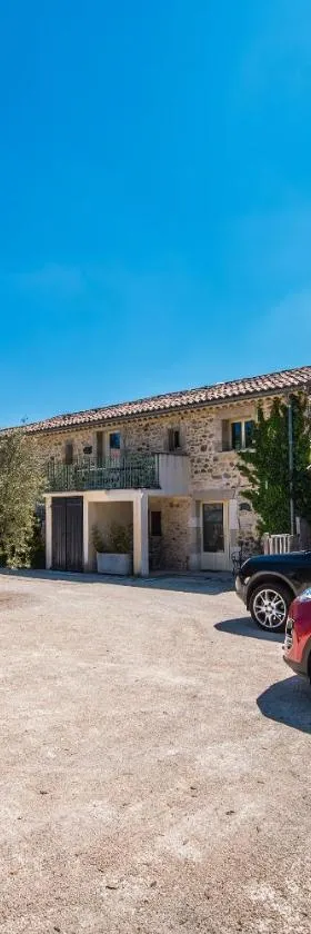 Gîte haut de gamme dans un mas provençal，位于Les Fumades-Les Bains的酒店