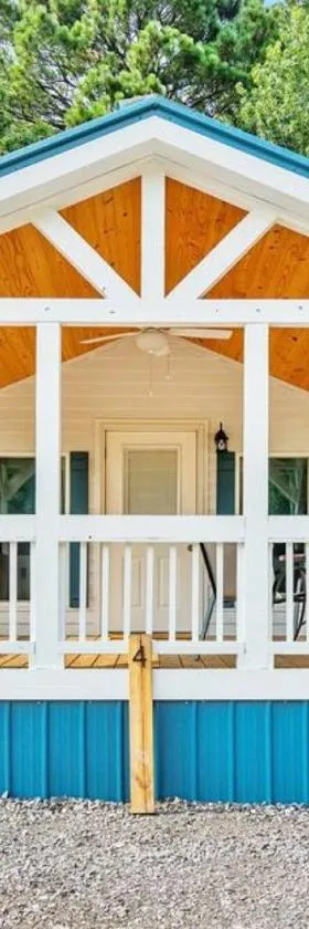 4 Heron Haus, Luxury Tiny House, Pet Friendly, Mins to Downtown Guntersville，位于甘特斯维尔的酒店