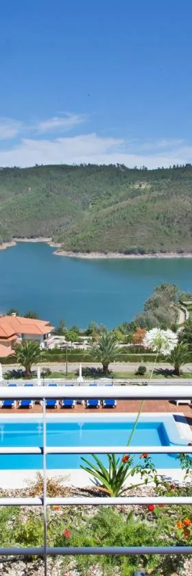 Apartamentos do Lago，位于费雷拉杜泽济里的酒店
