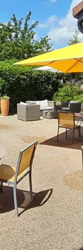 Hôtel des Vignes，位于朱里耶纳的酒店
