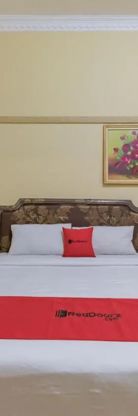 RedDoorz Syariah at Bumi Eyang Enin Homestay Tasikmalaya，位于打横的酒店