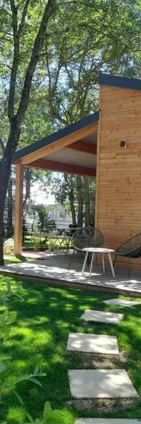 Camping La Capelle，位于Saint-Martin-Lalande的酒店