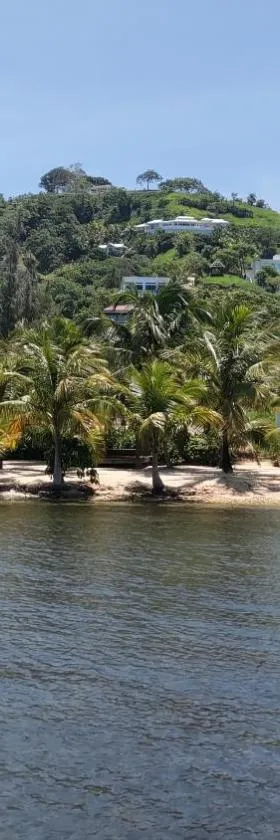 Coral Views Resort - Villa uMaMi，位于French Harbor的酒店