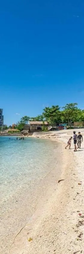 OMP 17J-T1, Seaview, Beach, Pool Access,Near Airport, Fast Wi-fi, Netflix，位于Punta Engaño的酒店