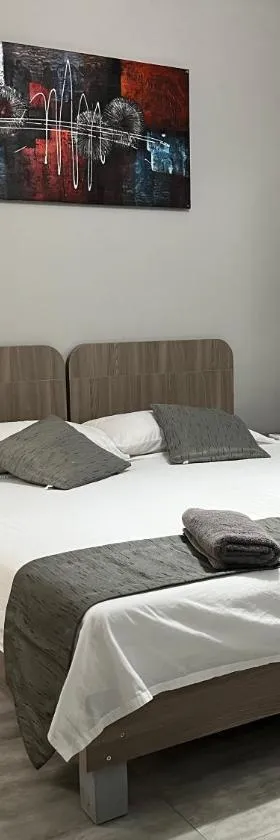 F7 Room 1, Private Double room with private bathroom in shared Flat，位于姆西达的酒店