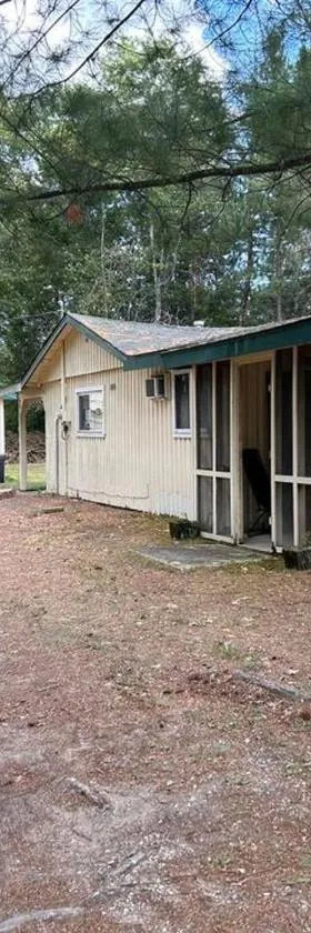 Royce’s Outpost Rustic cabin nearby trails，位于Mio的酒店