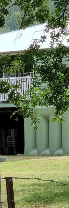 Harris Cottage，位于Rathdowney的酒店