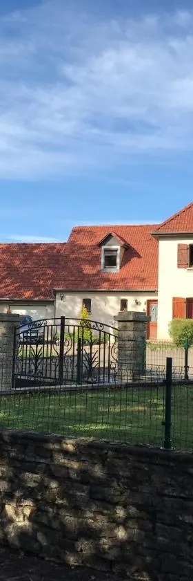 La Tour Carrée，位于Nenon的酒店