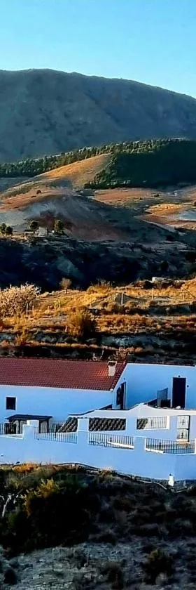 Cortijo naturista con vistas-clothing optional，位于Oria的酒店