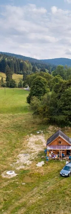 Drewniany domek pod masywem Śnieżnika dojazd otwarty，位于Nowa Morawa的酒店