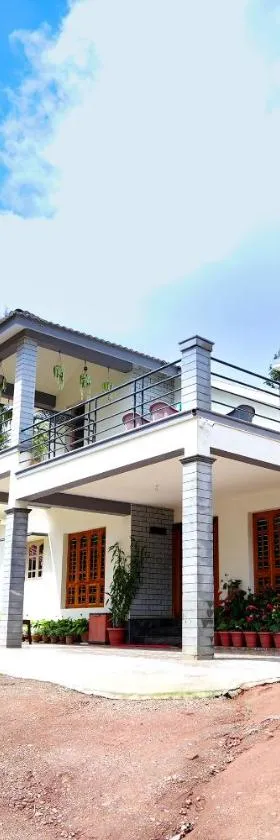 Kodebailu Homestay - 3BH Full Villa, Home Food, Coffee Estate，位于瑟格莱什布尔的酒店