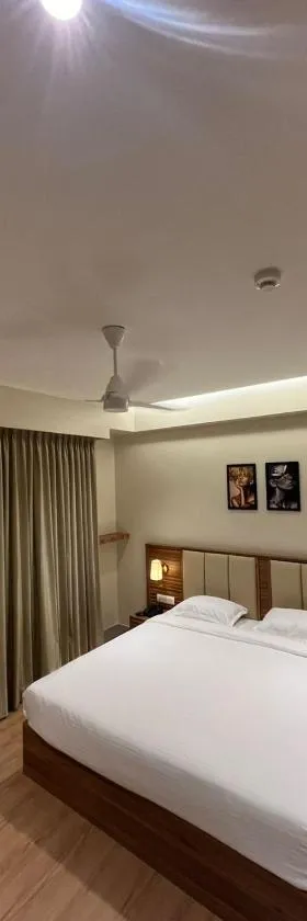 Hotel Krystal，位于Sangli的酒店