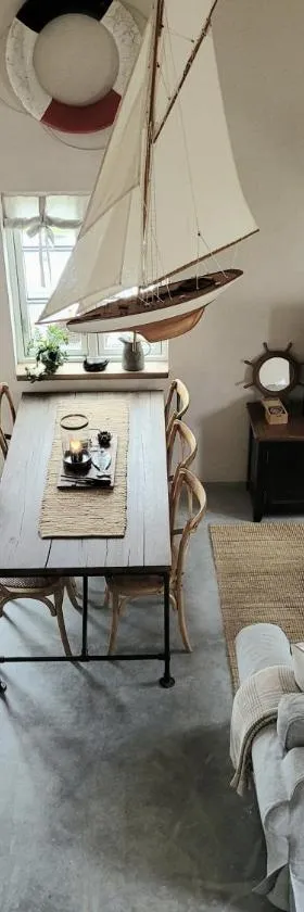 Litet hus i mysig by nära havet，位于斯塔德的酒店